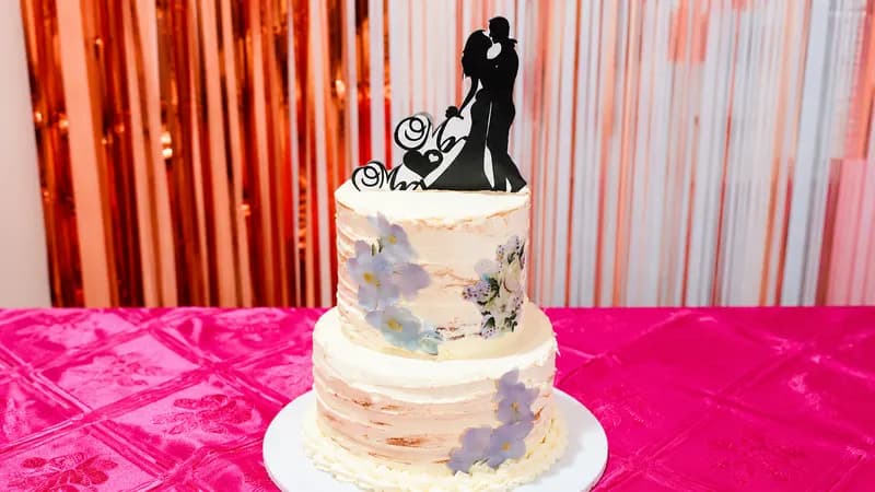 Torta de boda elegante de varios pisos en Guayaquil