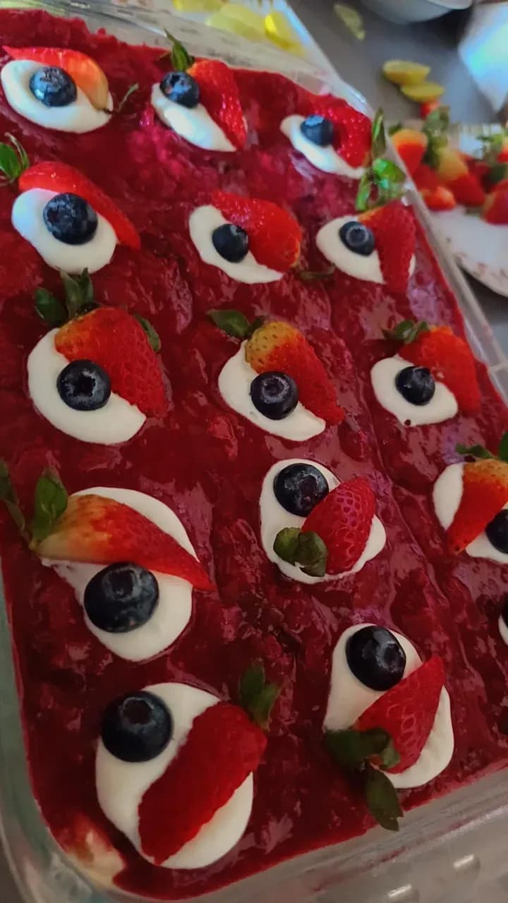 Tiramisú douyin de frutos rojos